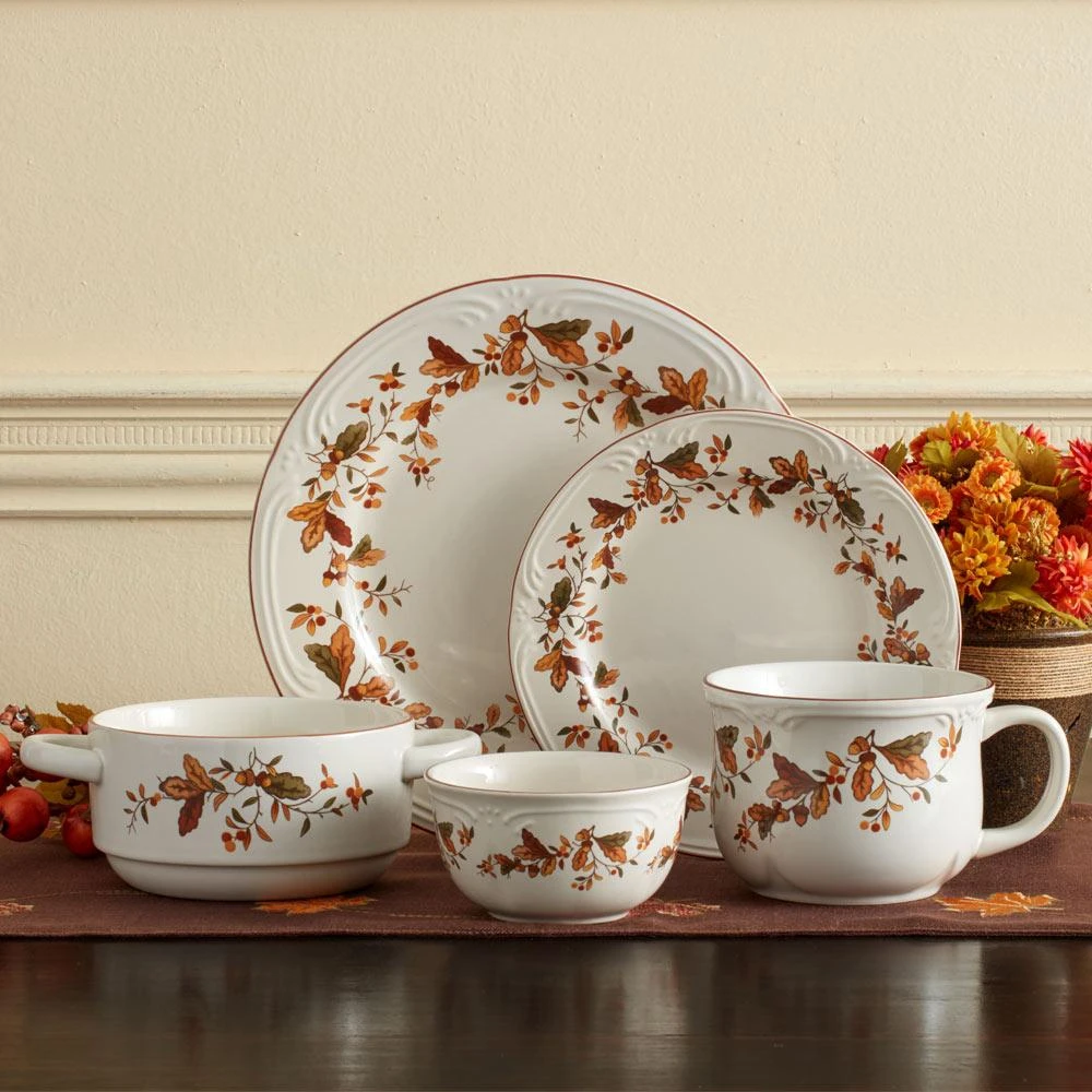 Autumn Berry Set Of 8 Salad Plates 4 Autumn Berry Set Of 8 Salad Plates - Image 2